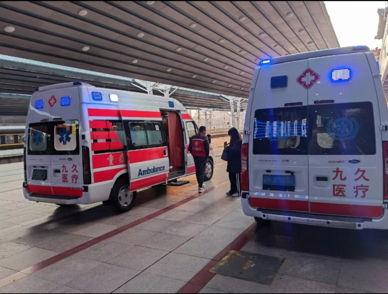 曲城市救护车长途转运